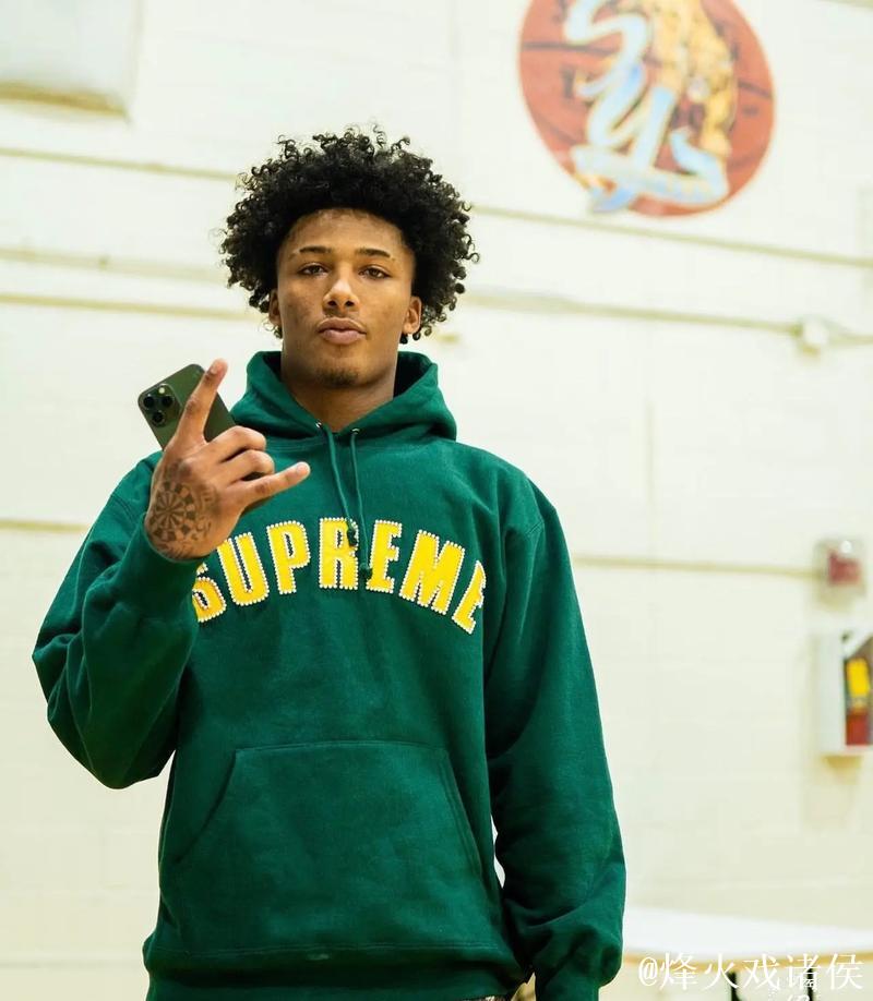 文班是否首发？米奇：我们仍在权衡对球队的最佳选择